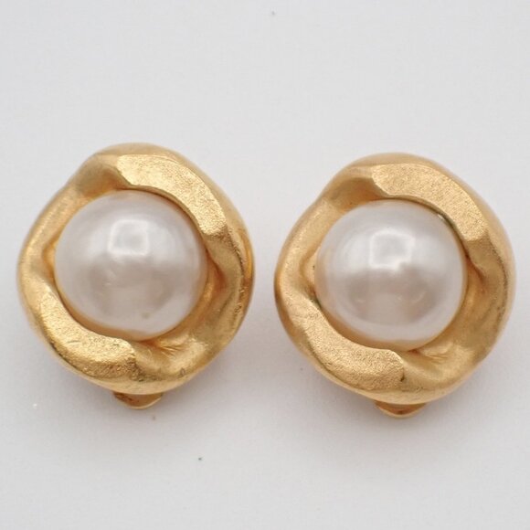 CHANEL Imitation Pearl Round Button Earrings Clip-On 93A Gold Vintage 30RF538 - Picture 1 of 9